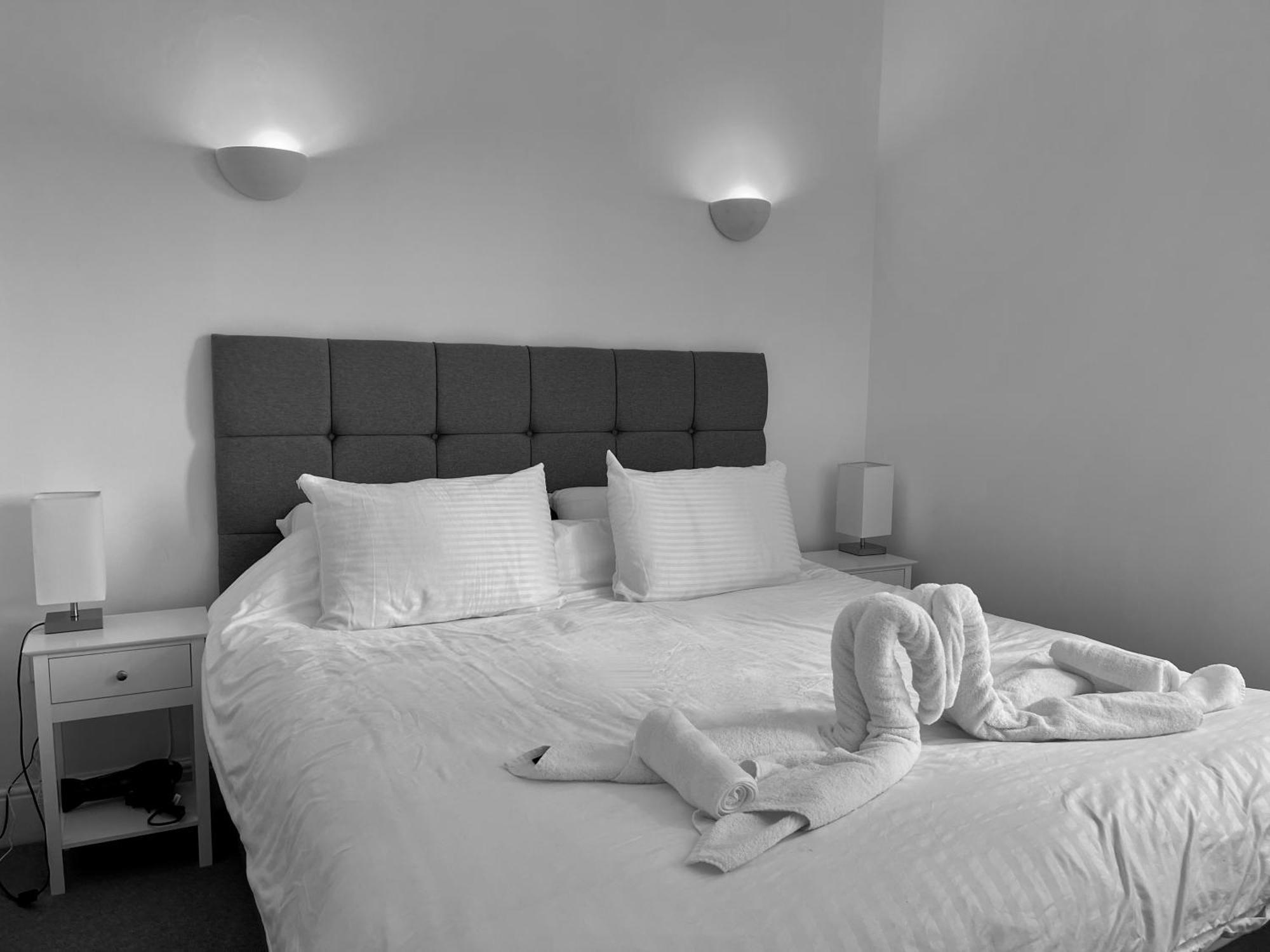 St Andrews Apartments Мейдстън Екстериор снимка