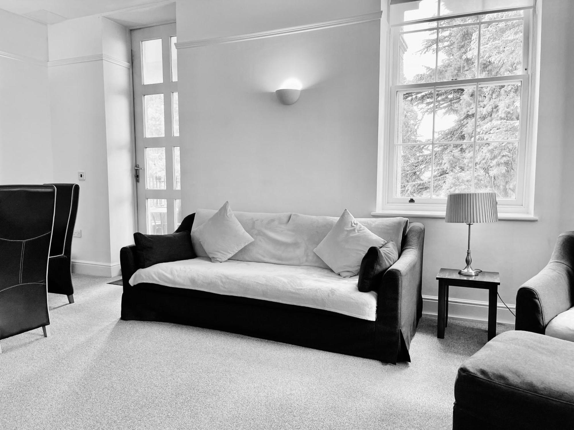 St Andrews Apartments Мейдстън Екстериор снимка