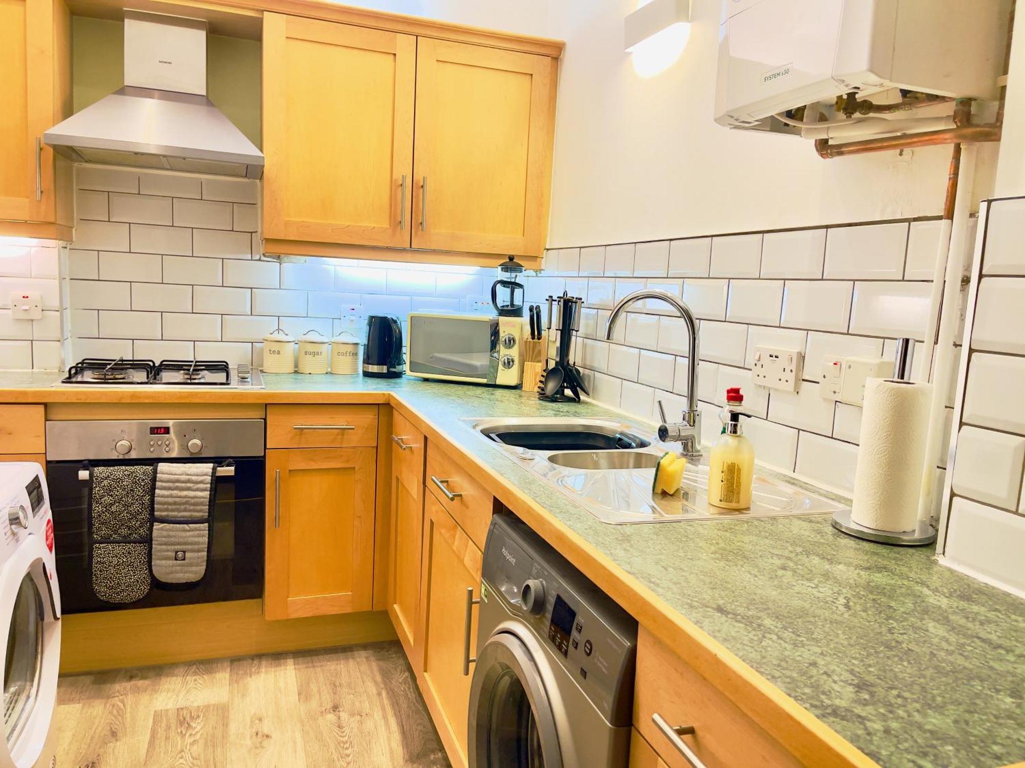 St Andrews Apartments Мейдстън Екстериор снимка