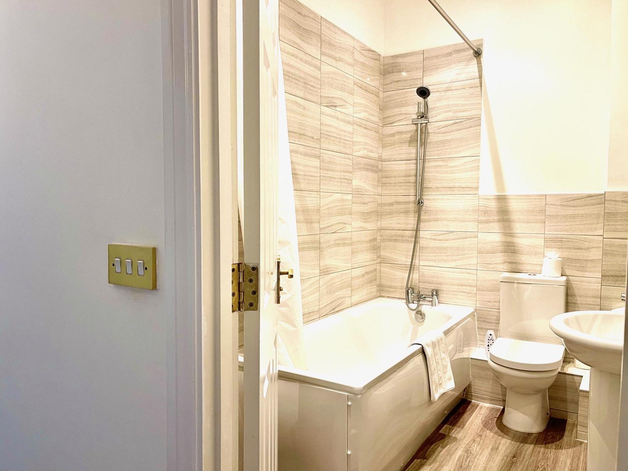 St Andrews Apartments Мейдстън Екстериор снимка