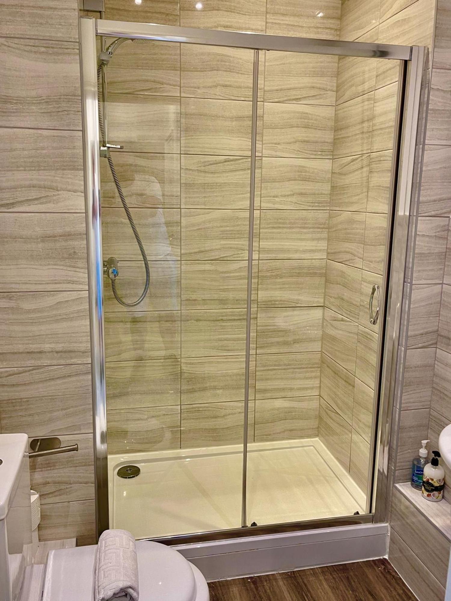 St Andrews Apartments Мейдстън Екстериор снимка